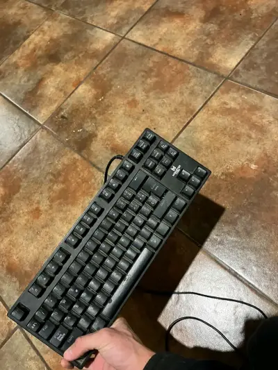 Teclado mecánico Monster negro con cable - miniatura 5
