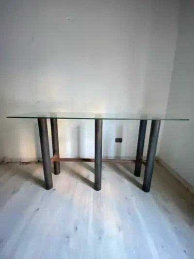 Mesa de vidrio con base metálica moderna - miniatura 1