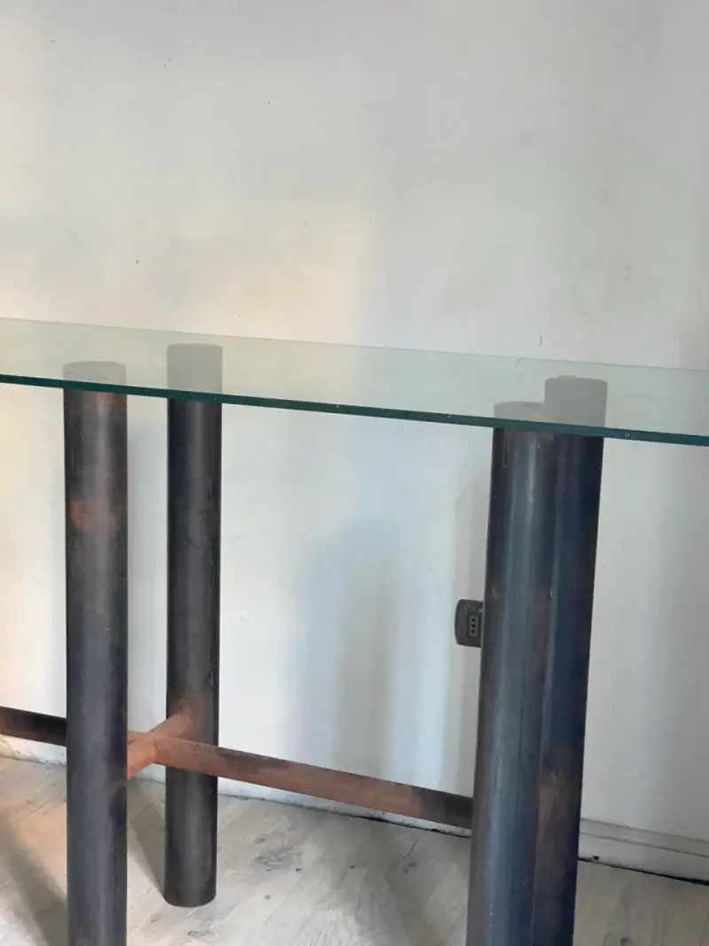 Mesa de vidrio con base metálica moderna - 4