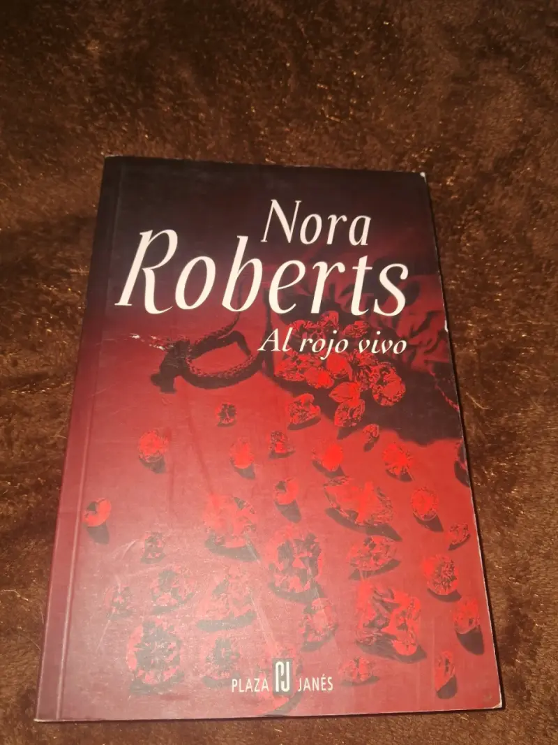 Libro 'Al rojo vivo' de Nora Roberts - 1
