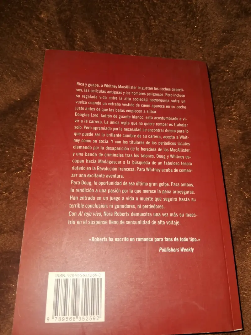 Libro 'Al rojo vivo' de Nora Roberts - 3