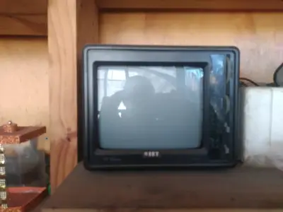 Televisor retro IRT portátil vintage - miniatura 3