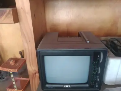 Televisor retro IRT portátil vintage - miniatura 4