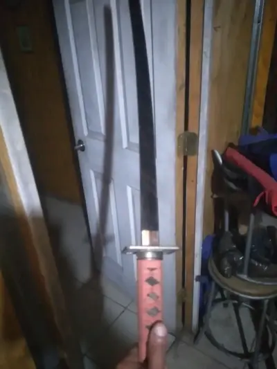 Katana decorativa con funda roja y amarilla - miniatura 2
