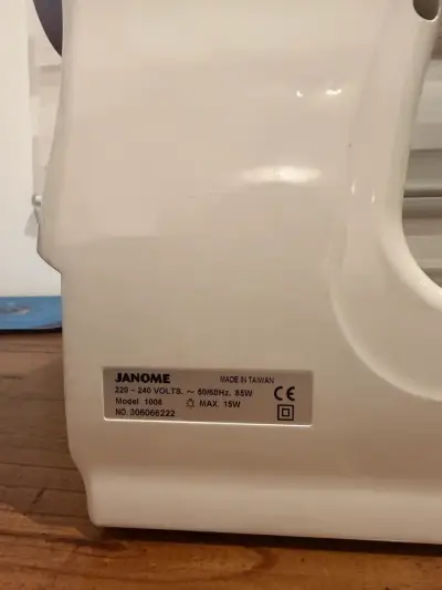 Máquina de coser Janome 1008 blanca - miniatura 3