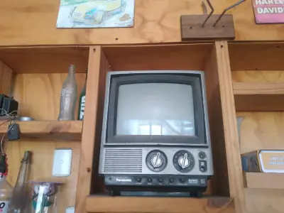 Televisor vintage Panasonic Quintrix CRT - miniatura 2