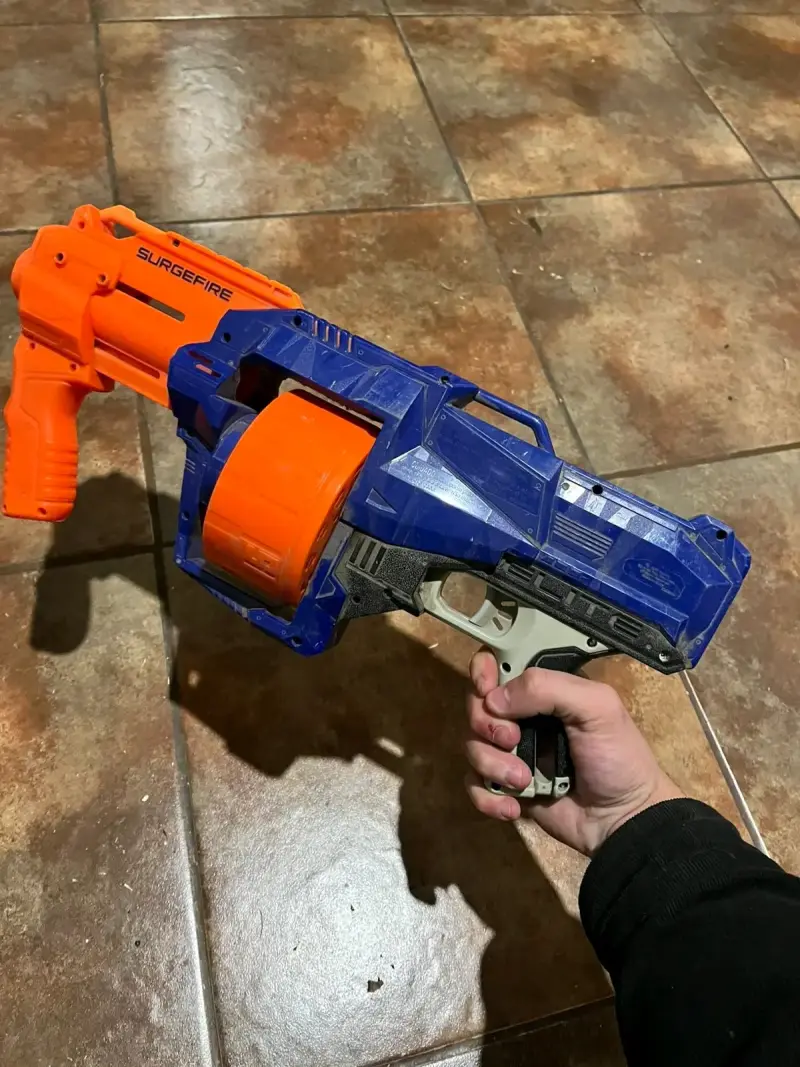 Lanzador Nerf Surgefire Elite azul y naranja - 2