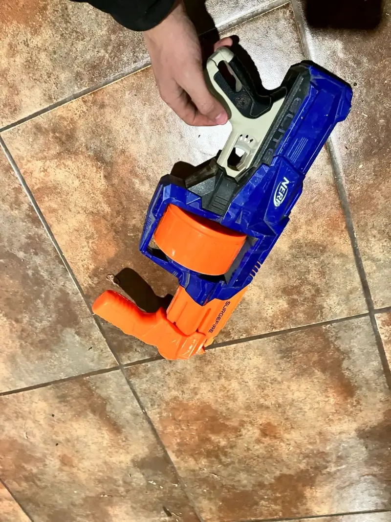 Lanzador Nerf Surgefire Elite azul y naranja - 3