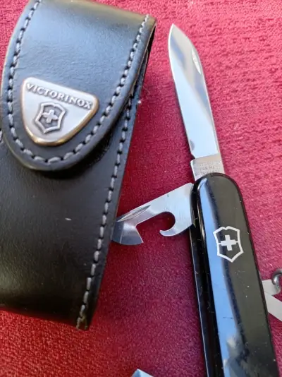 Navaja suiza Victorinox con funda - miniatura 2