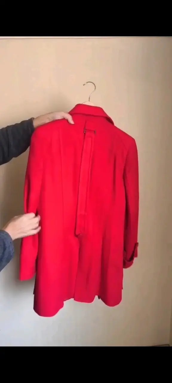Abrigo rojo elegante para mujer - 1