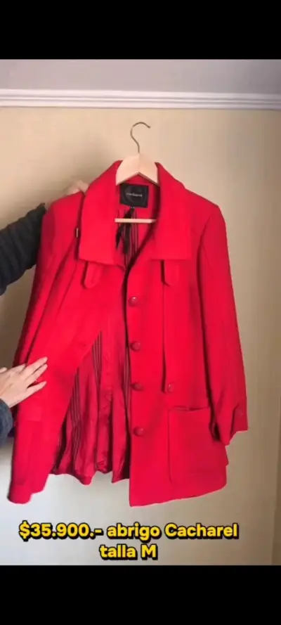 Abrigo rojo elegante para mujer - miniatura 2