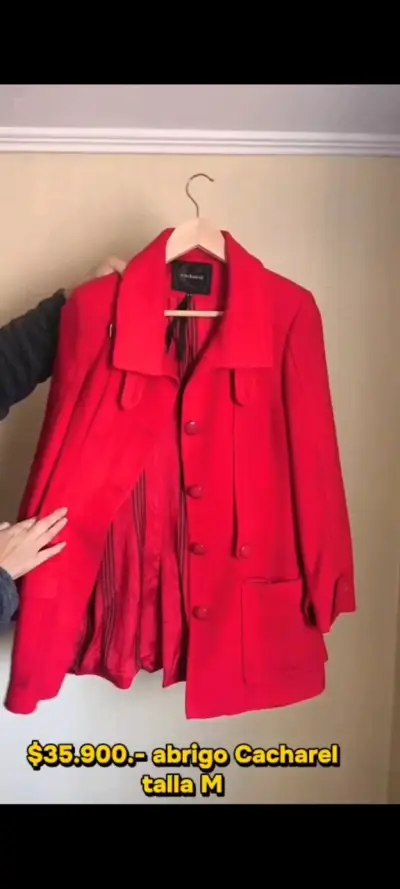 Abrigo rojo elegante para mujer - miniatura 3