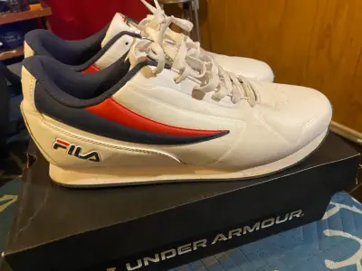 Zapatillas deportivas Fila blancas y rojas - miniatura 1