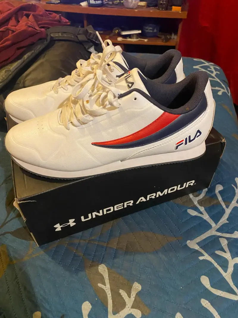 Zapatillas deportivas Fila blancas y rojas - 3