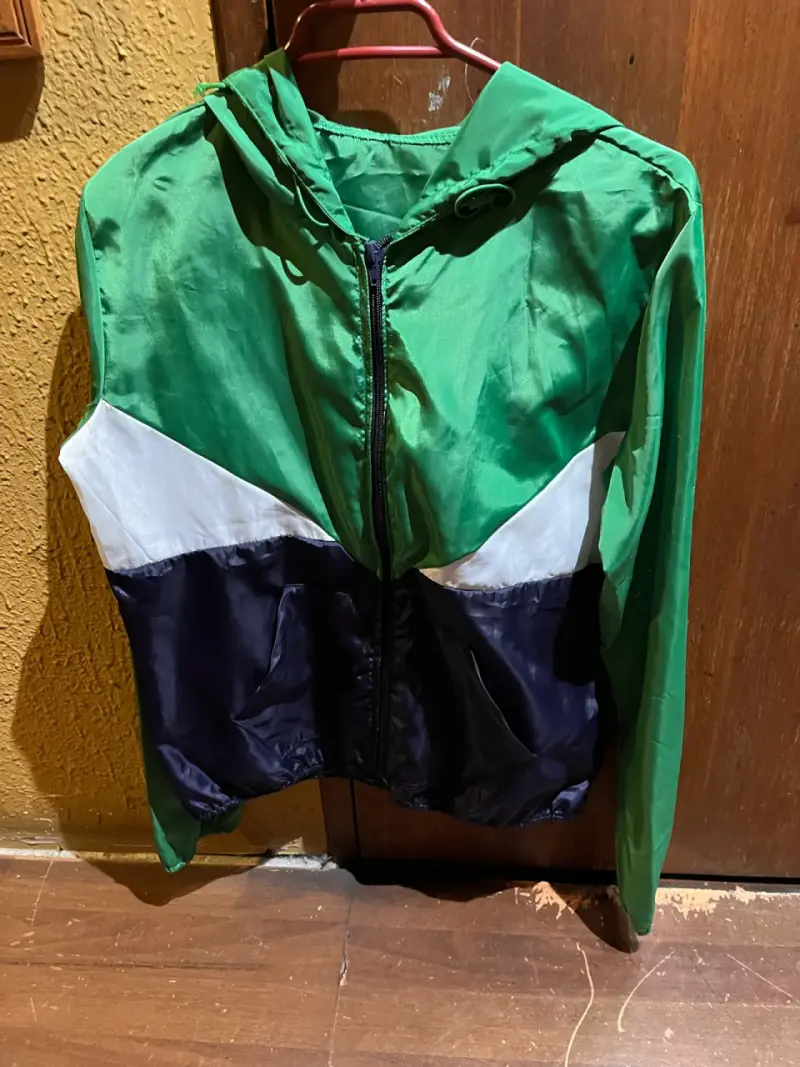 Cortavientos verde con capucha unisex - 1