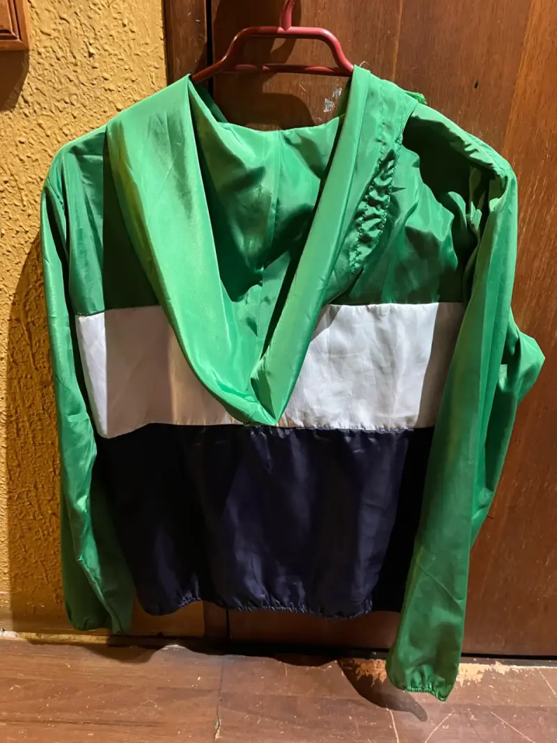 Cortavientos verde con capucha unisex - 2