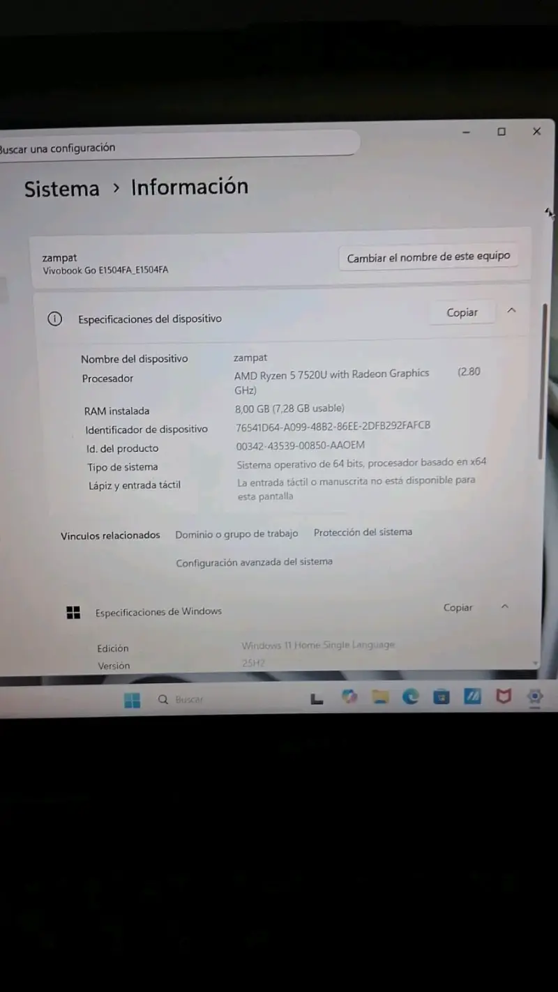 Laptop ASUS VivoBook con procesador Ryzen - 2