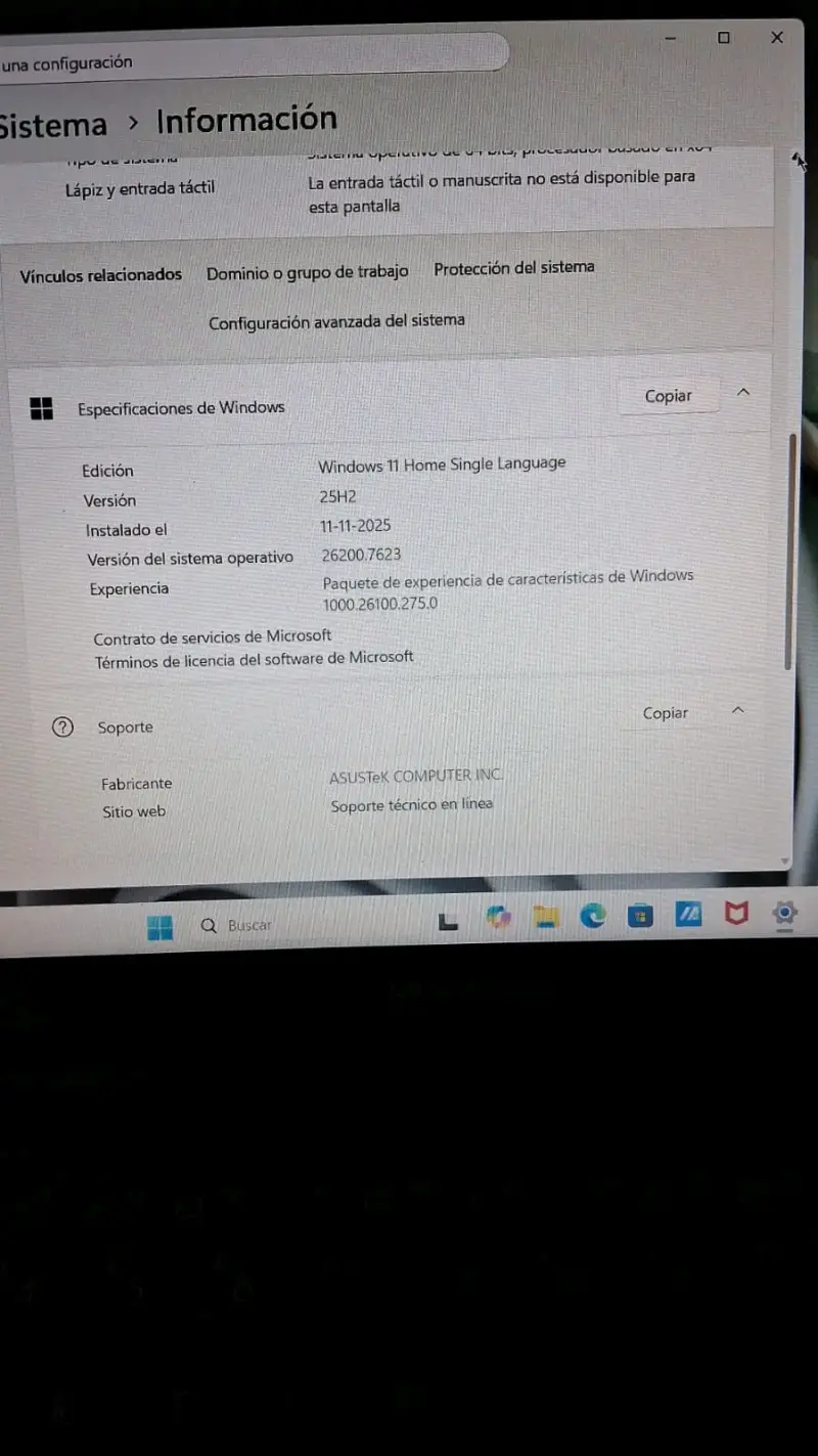 Laptop ASUS VivoBook con procesador Ryzen - 3