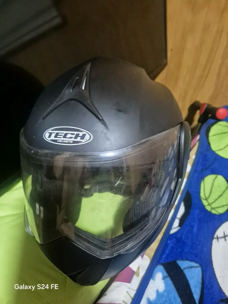 Casco de moto negro con visor Tech - 2
