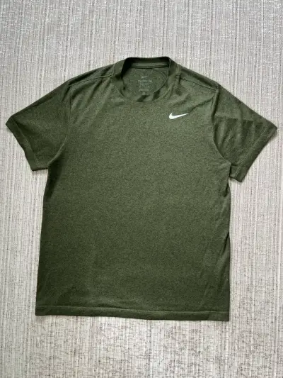 Polera deportiva Nike Pro verde oliva - miniatura 1