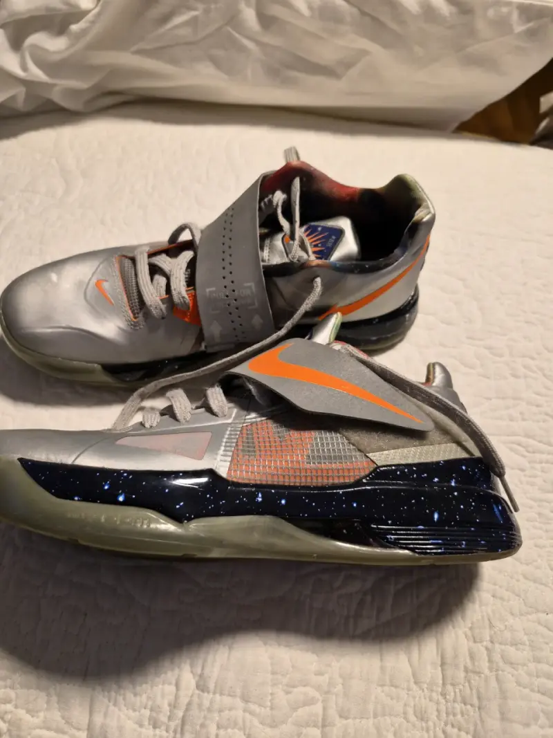 Zapatillas básquetbol Nike grises y naranjas - 1