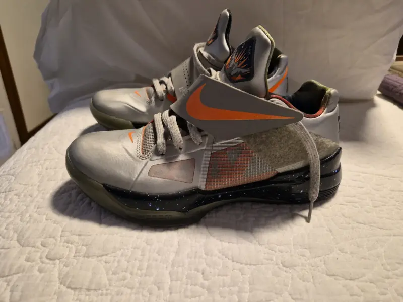 Zapatillas básquetbol Nike grises y naranjas - 3