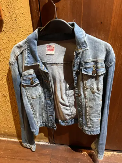 Chaqueta de mezclilla azul para mujer - miniatura 1