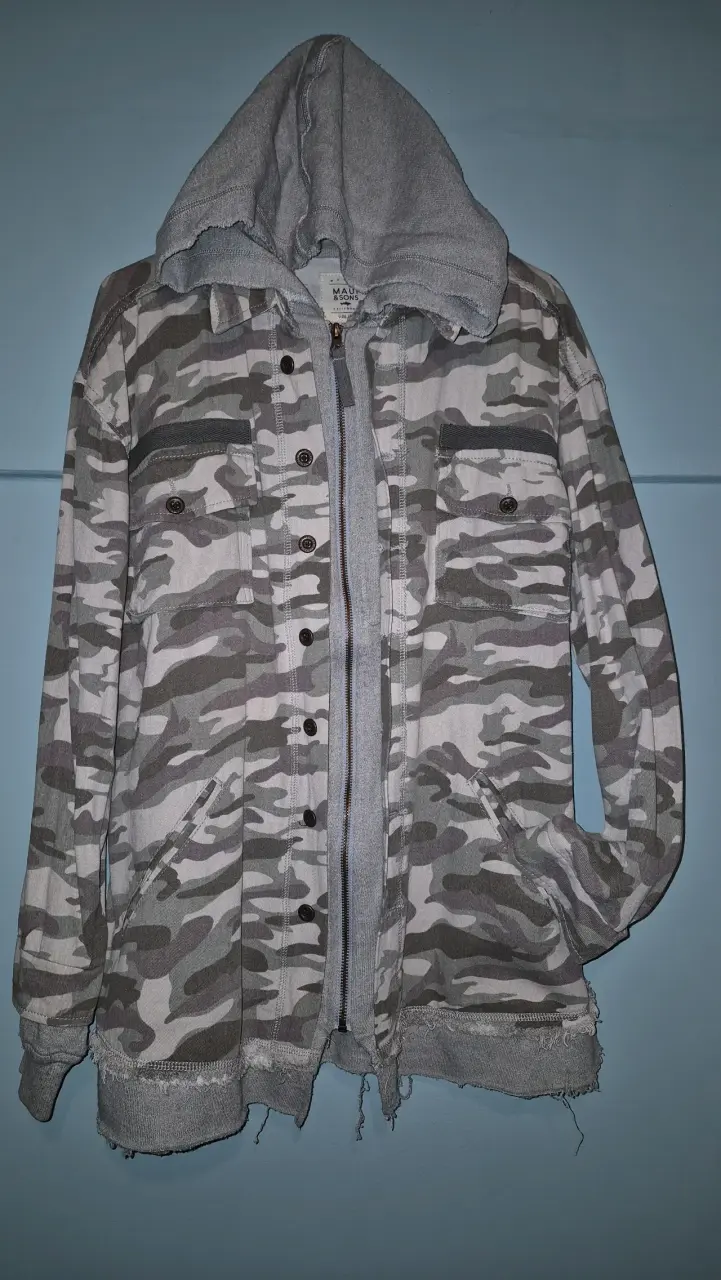 Chaqueta camuflada con capucha Maui and Sons - 1