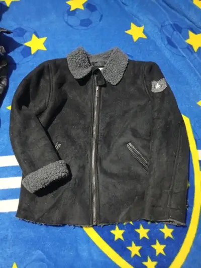 Chaqueta impermeable con capucha camuflada - miniatura 2