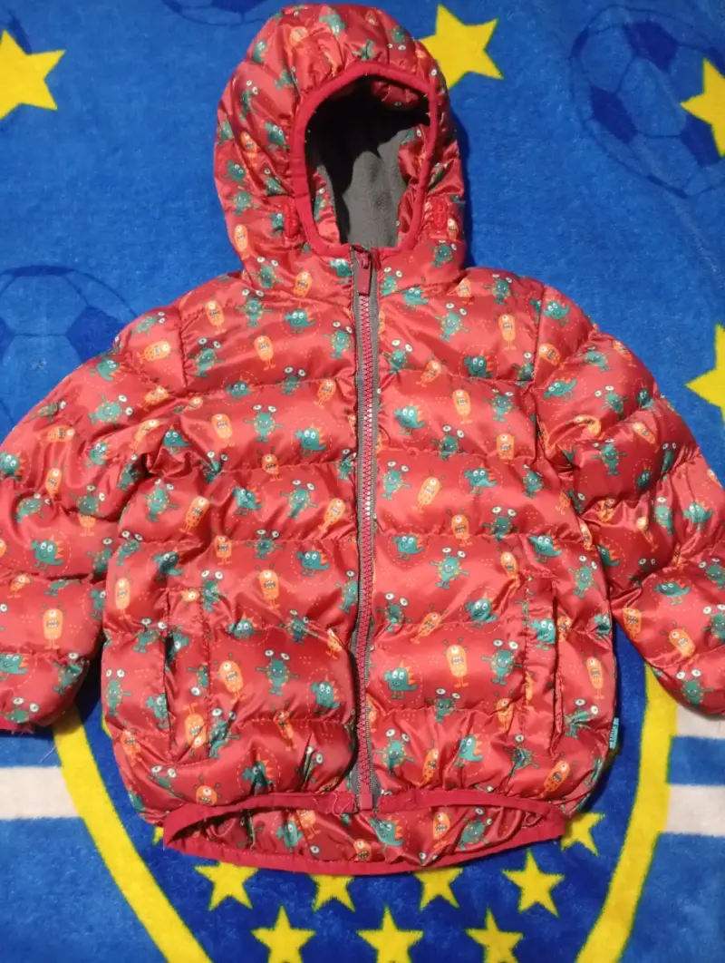 Chaqueta impermeable con capucha camuflada - 3