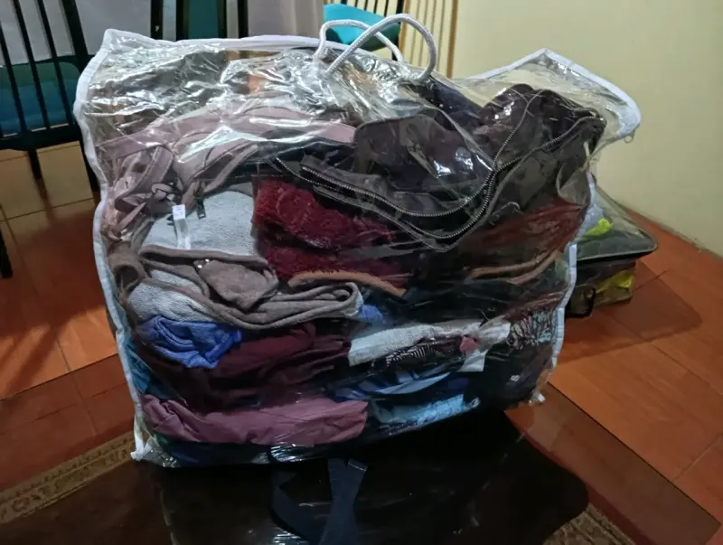 Lote de ropa variada para mujer y hombre - 1