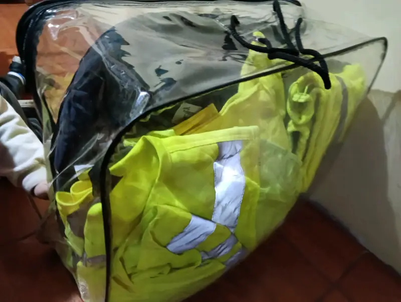 Lote de ropa variada para mujer y hombre - 2