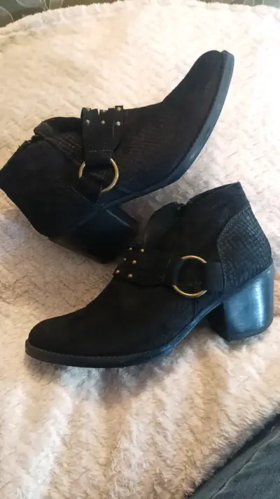 Botines negros de cuero con hebilla - miniatura 1