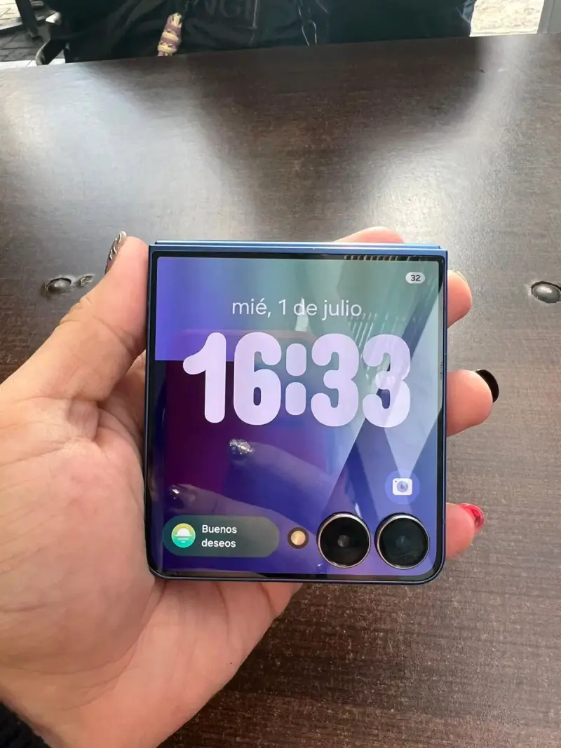Samsung Galaxy Z Flip 7 - 1