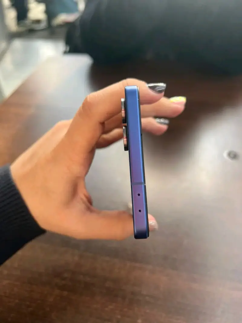 Samsung Galaxy Z Flip 7 - 6