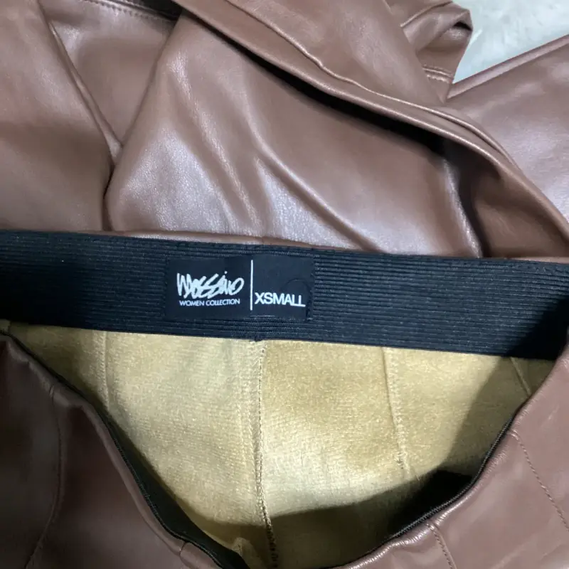 Pantalón Mossimo ecocuero - 3