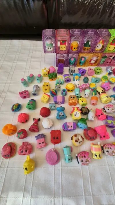 Colección de figuras Shopkins y vehículos - miniatura 2