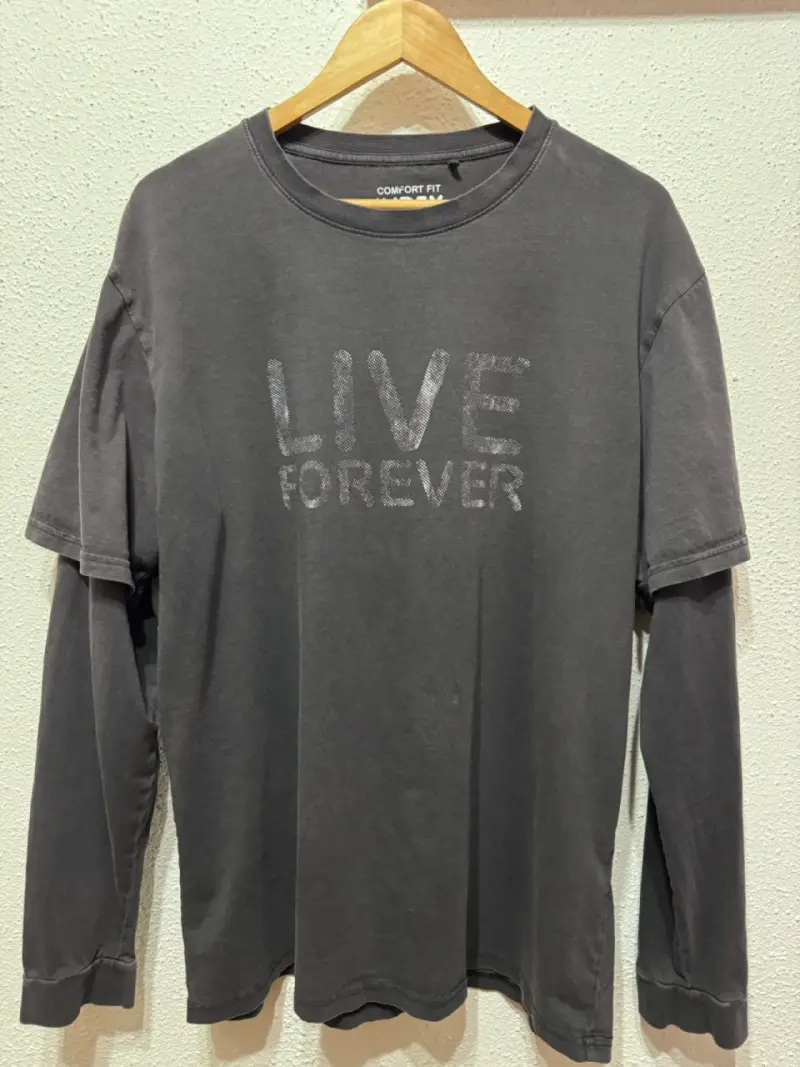 Polera manga larga gris 'Live Forever' - 1