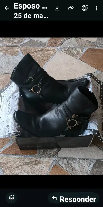 Botines de cuero negro con hebilla decorativa - miniatura 1