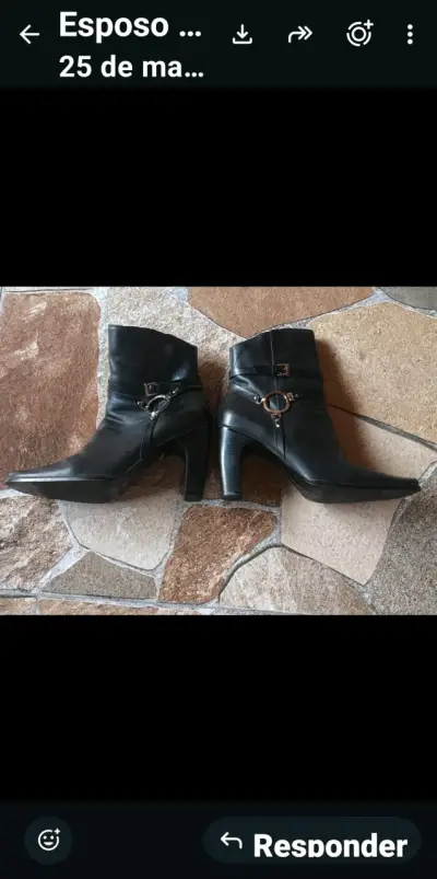 Botines de cuero negro con hebilla decorativa - miniatura 3