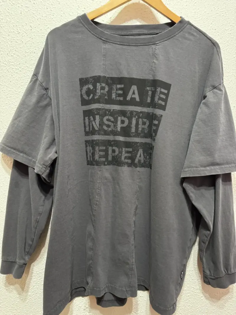Polera gris con mensaje inspirador - 1