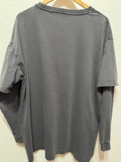 Polera gris con mensaje inspirador - miniatura 2