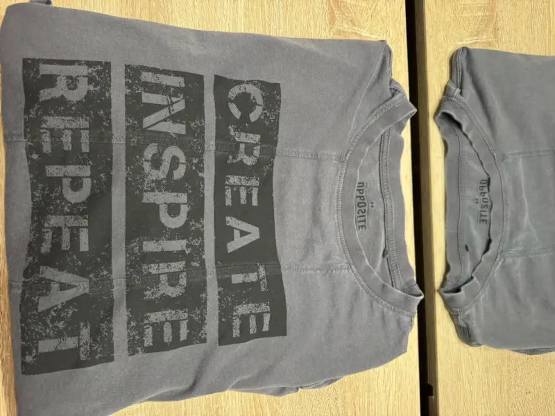 Polera gris con mensaje inspirador - 3