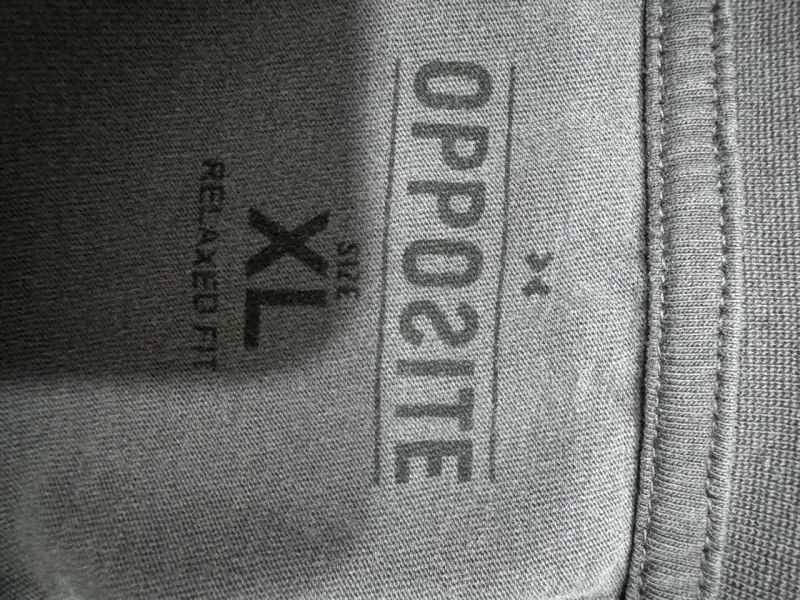 Polera gris con mensaje inspirador - 5