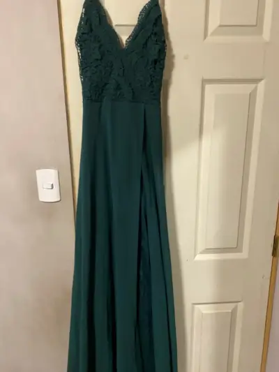 Vestido largo verde con encaje elegante - miniatura 1