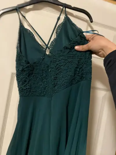 Vestido largo verde con encaje elegante - miniatura 2