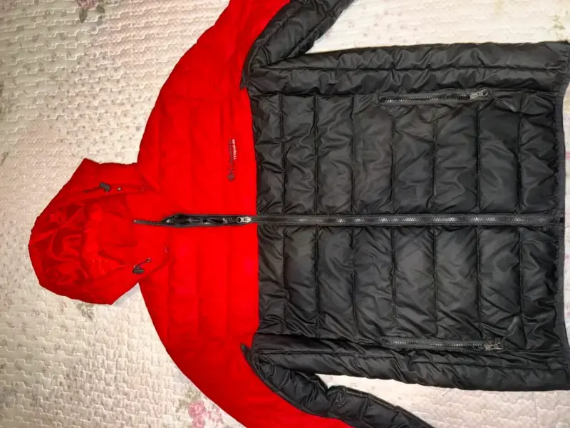 Chaqueta impermeable roja y negra para hombre - 3