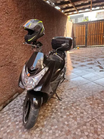 Moto Scooter 150cc - miniatura 1