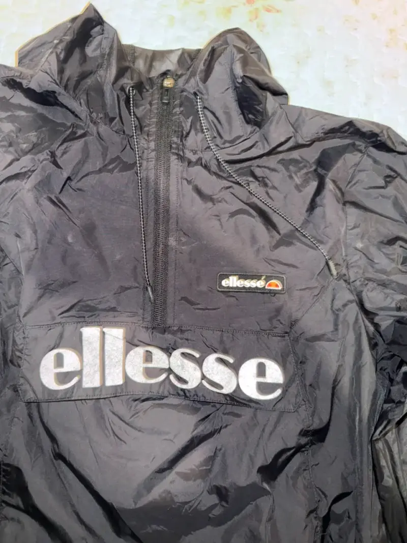 Cortavientos negro Ellesse con capucha - 1
