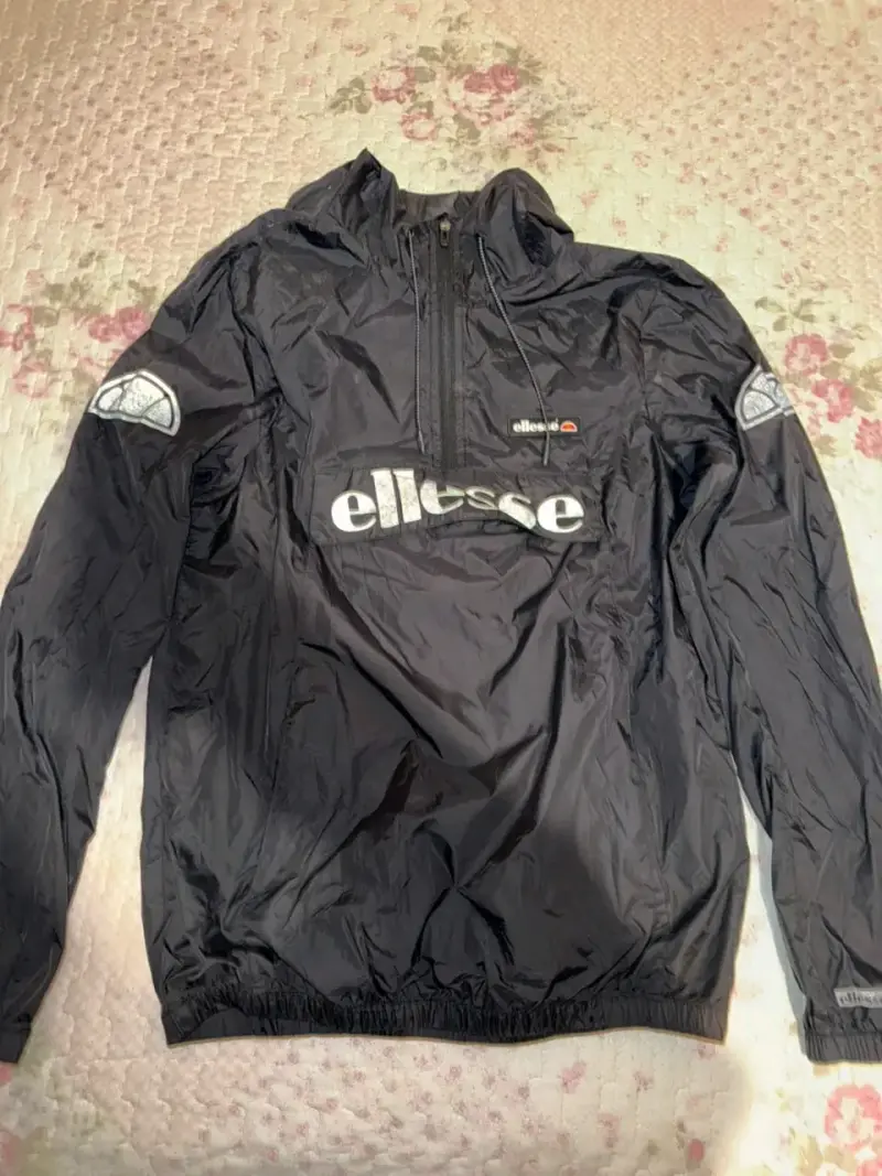 Cortavientos negro Ellesse con capucha - 3